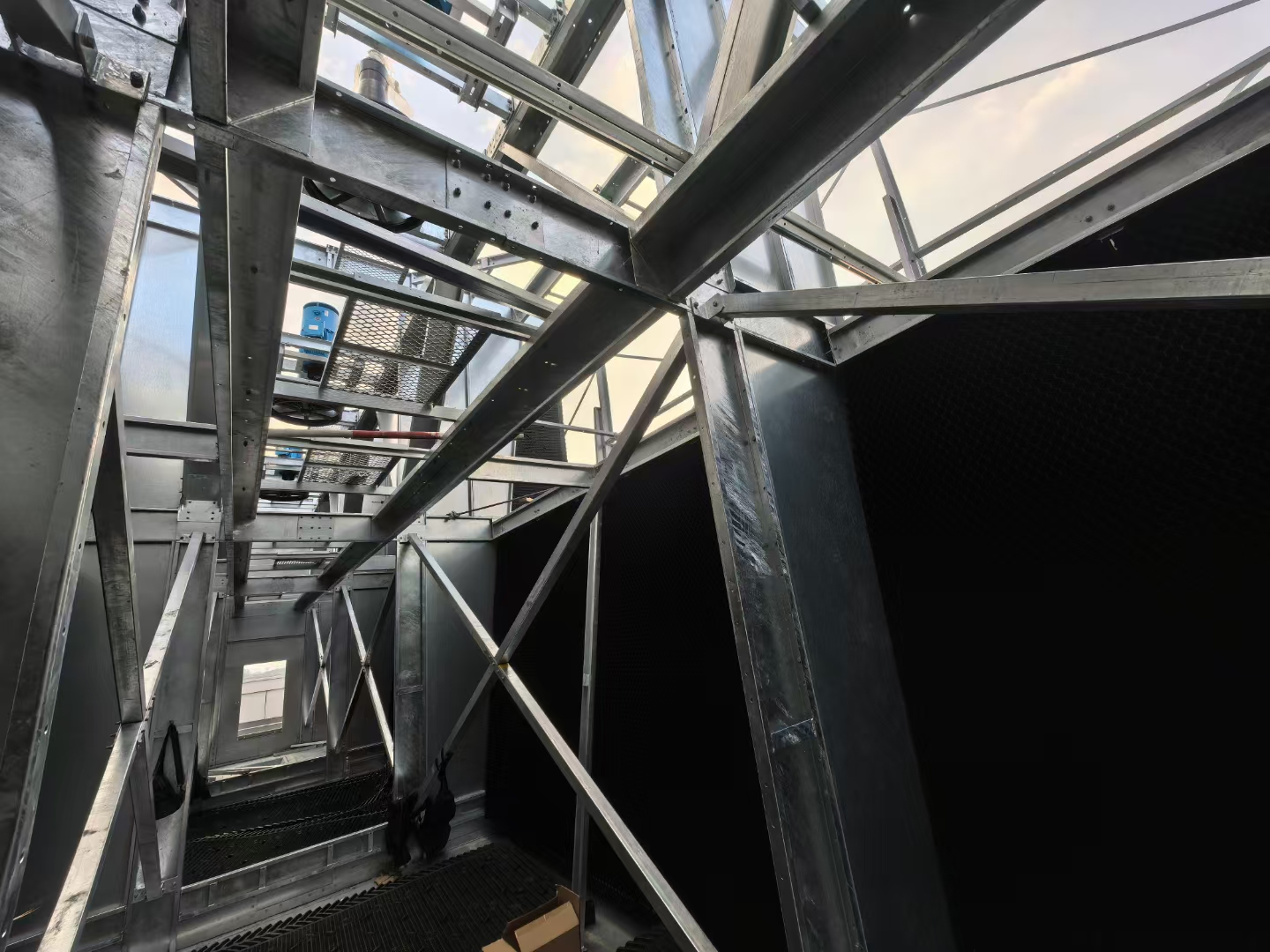 <strong>西安冷卻塔廠家深度甄選指南：地域工況適配性、核心技術解析與采購避坑全</strong>