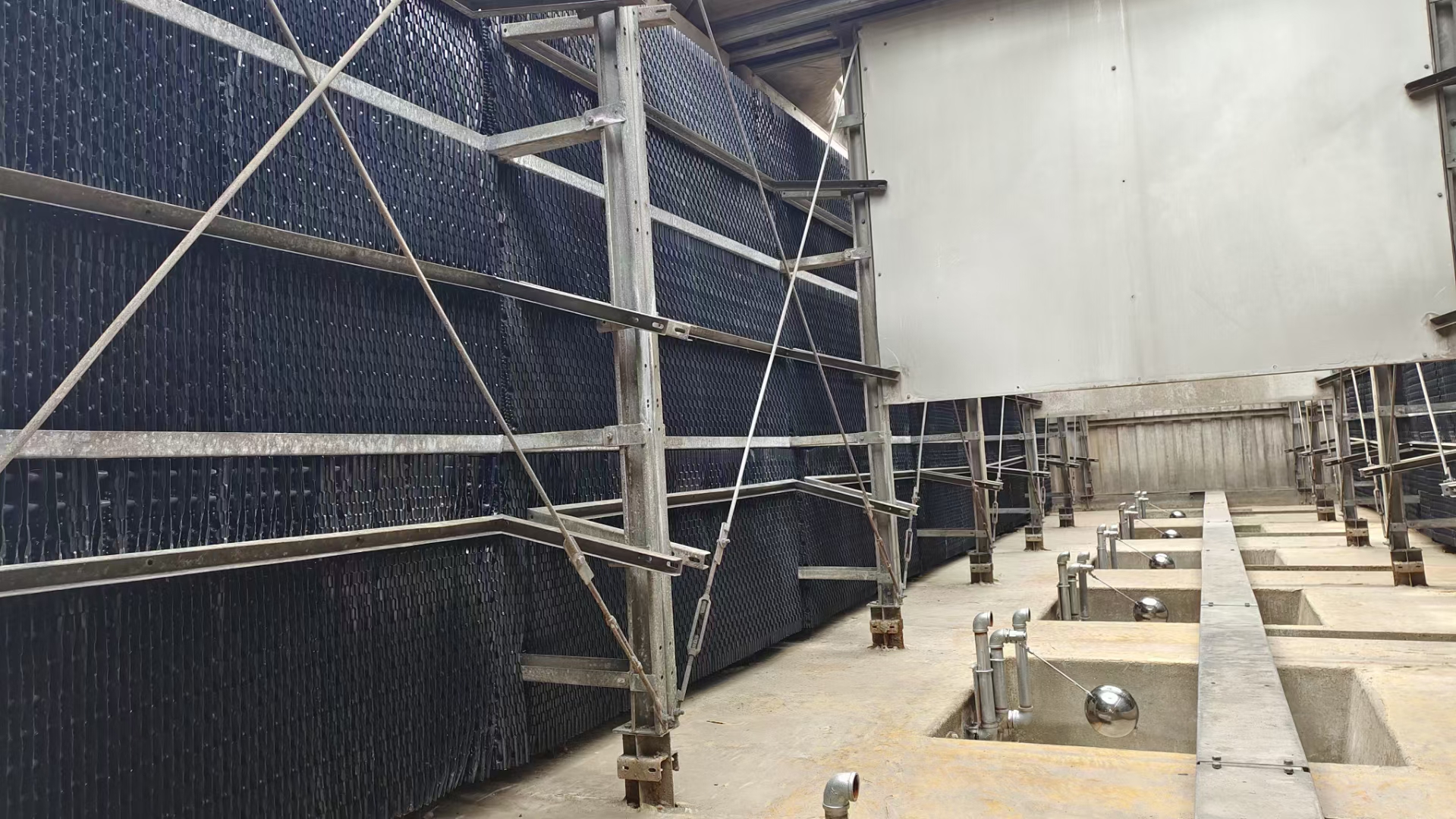 <strong>深度解析冷卻塔填料老化：從材料性能衰減到智能化運維體系構建——打造高</strong>