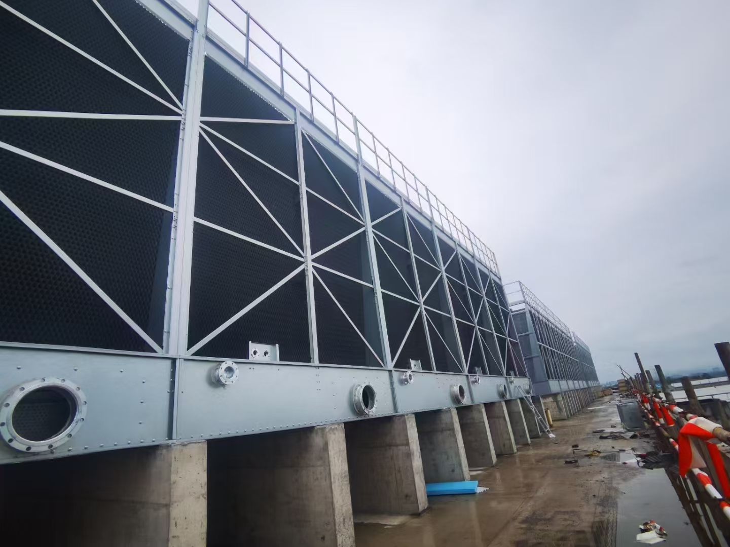 現(xiàn)場(chǎng)組裝冷卻塔填料施工技術(shù)全解析:從傳統(tǒng)工藝到智能模塊化安裝的全流程質(zhì)量控制與效率提升指南