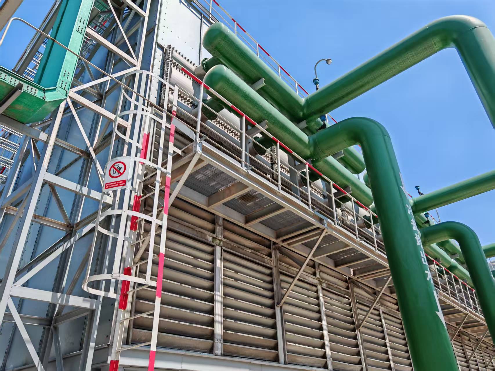 <strong>工廠冷卻塔管道改造：</strong>