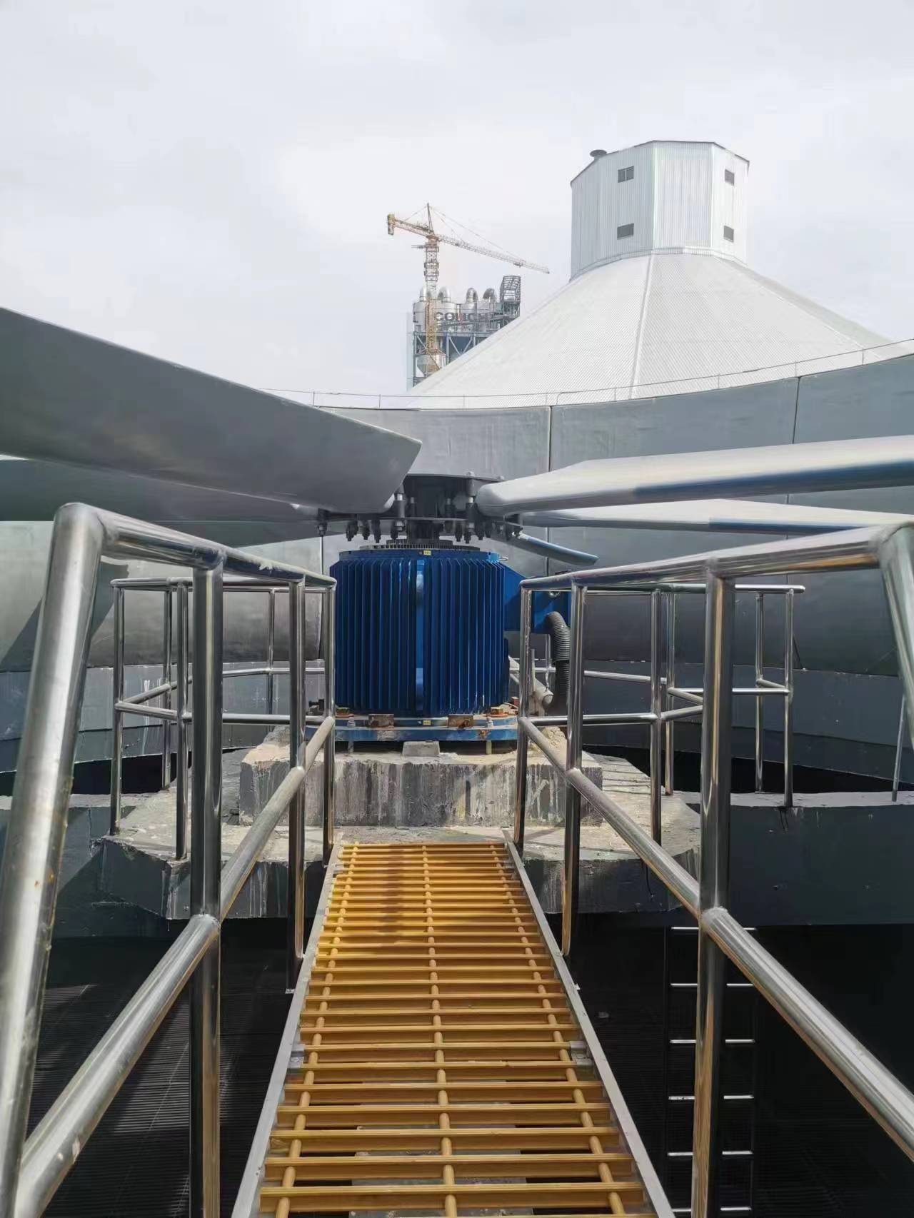 <strong>工業橫流冷卻塔填料全生命周期管理指南：從選型優化到高效維護的深度解</strong>