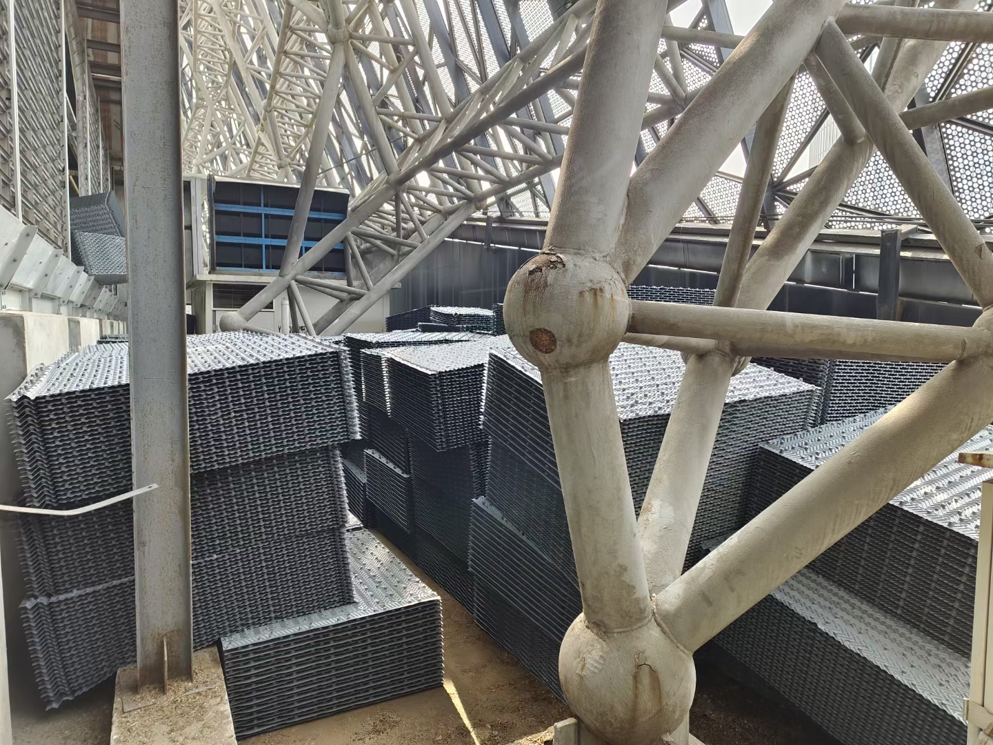 <strong>工業(yè)冷卻塔改造全生命周期價(jià)值重構(gòu)與能效躍升指南</strong>