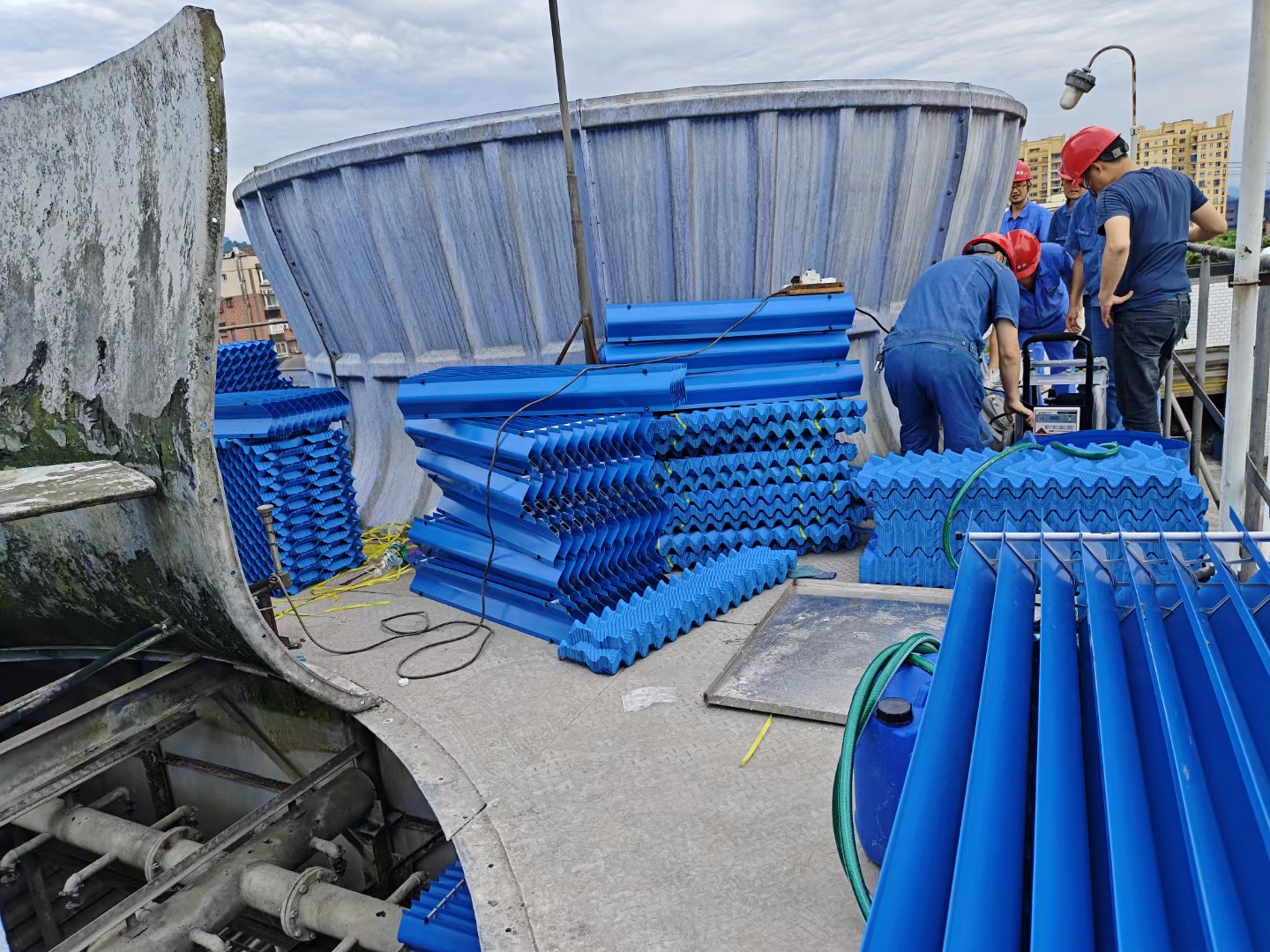 <strong>冷卻塔填料如何鑒別回收料：系統性技術方法、行業標準與冷卻塔填料如何鑒</strong>