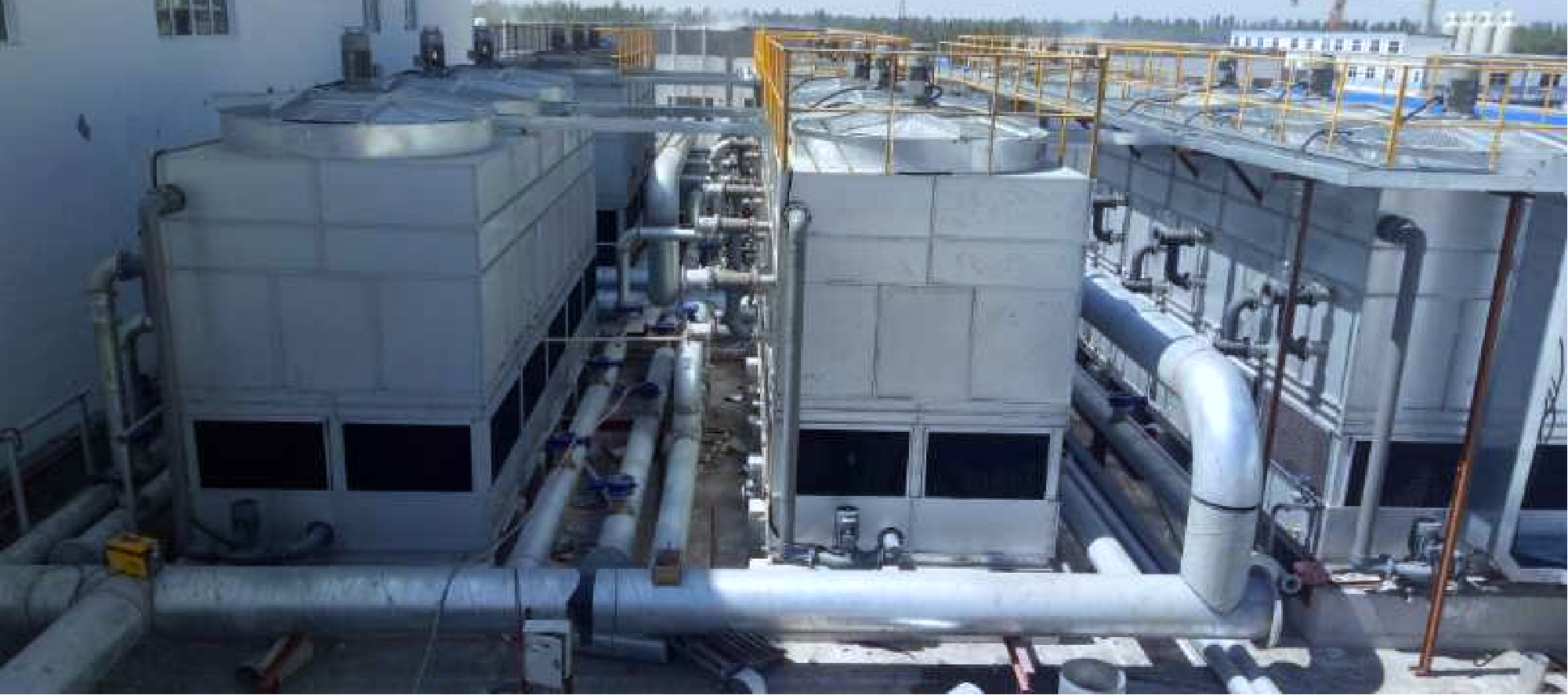 <strong>氣流與水膜的共舞藝術：深度揭秘冷卻塔填料怎么布置的空間邏輯與熱工優化</strong>