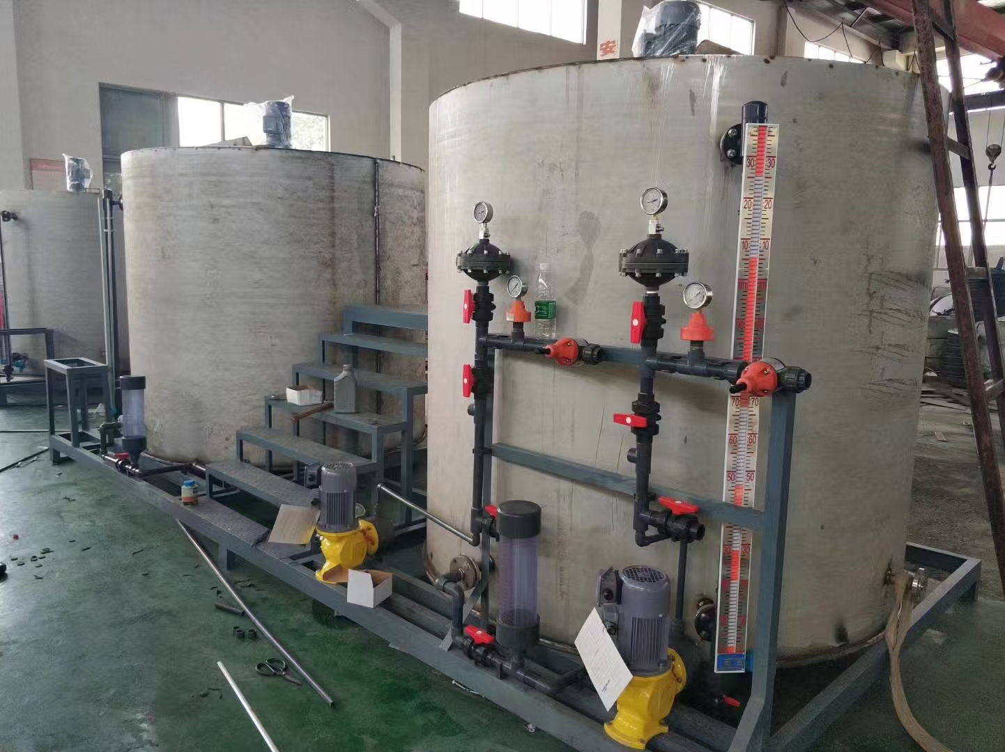 冷卻塔填料沒水流下來致命危機：布水系統癱瘓的深層根源、應急搶修與長效預防機制